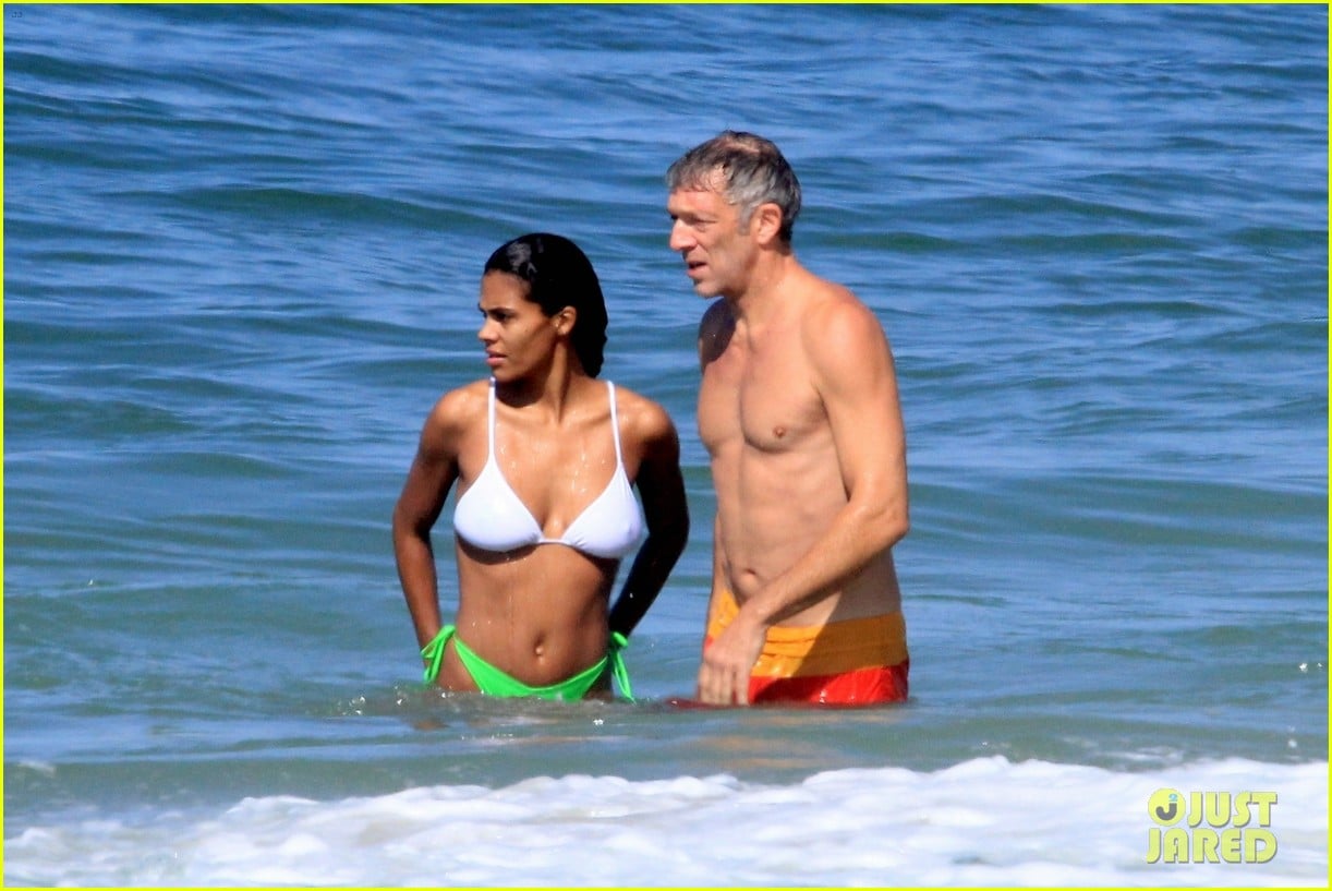 vincent cassel tina kunakey bare their hot bodies at the beach 034503341