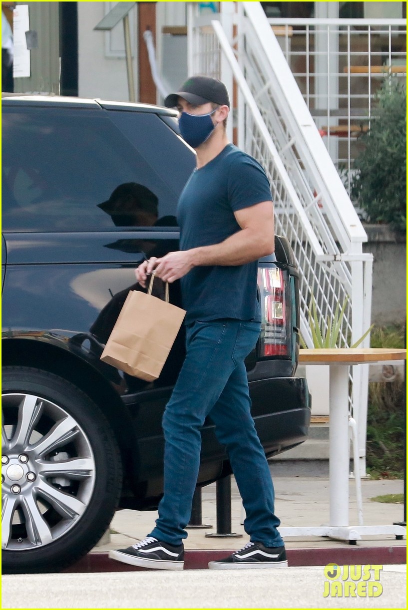 chace crawford out and about 01