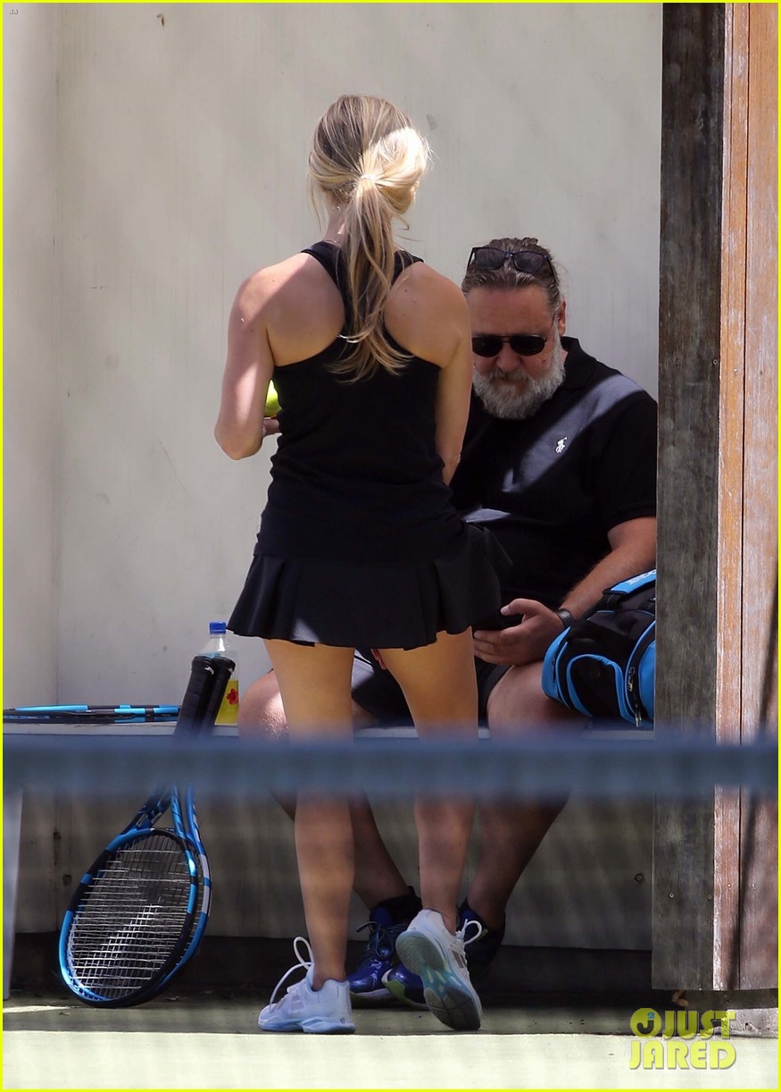 russell crowe kisses britney theriot 66