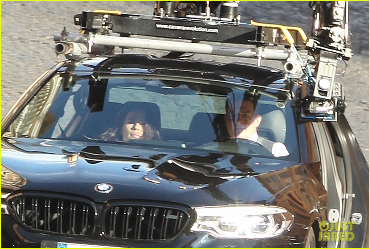 tom cruise cameras all over his car 02