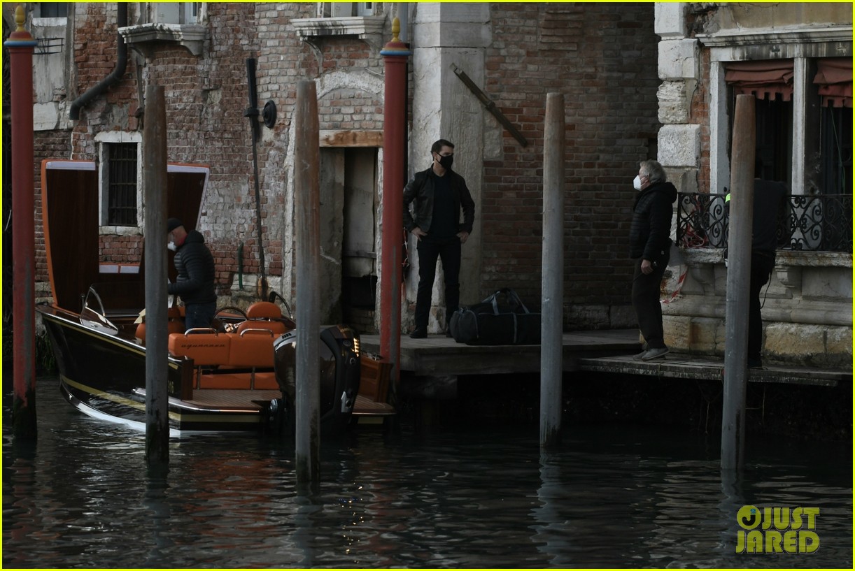 tom cruise masks up filming mission impossible grand canal venice 054501561