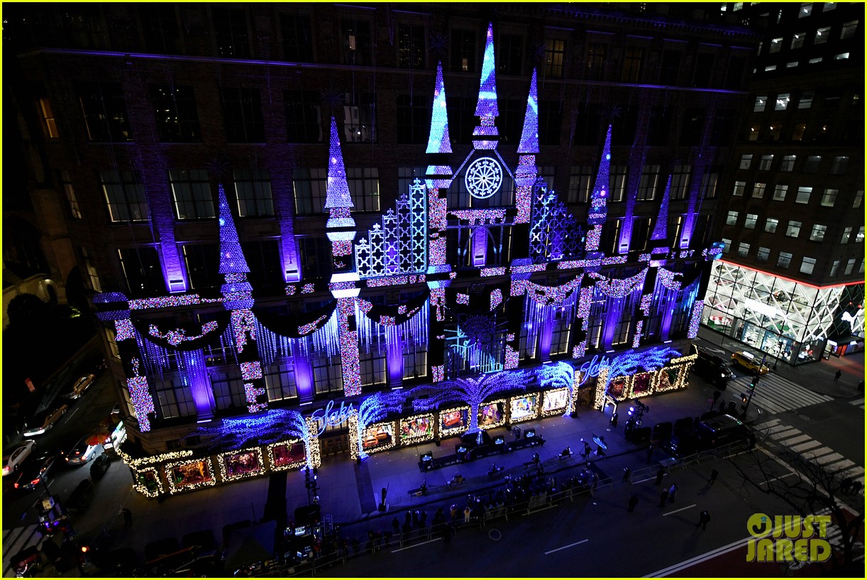 Jennifer Lopez Joins Alex Rodriguez to Light Up Saks Fifth Avenue's