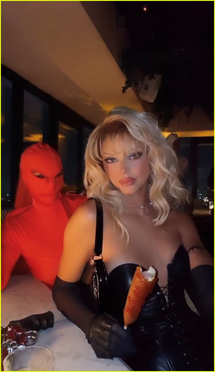 kendall jenner star studded halloween party 05