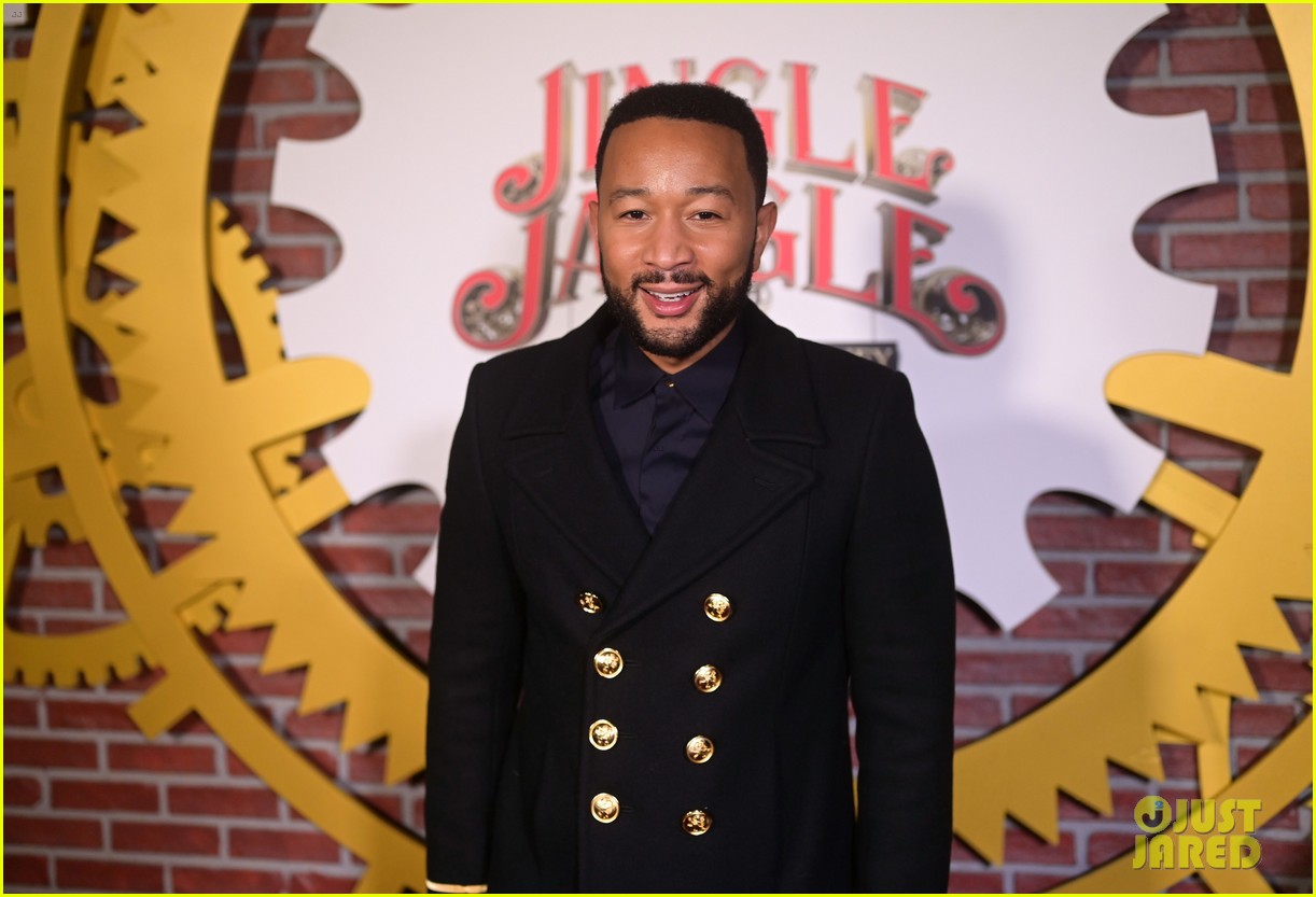 Chrissy Teigen, John Legend and daughter Luna shine in matching looks at  Girl Scouts gala - Good Morning America, image size:1222x833