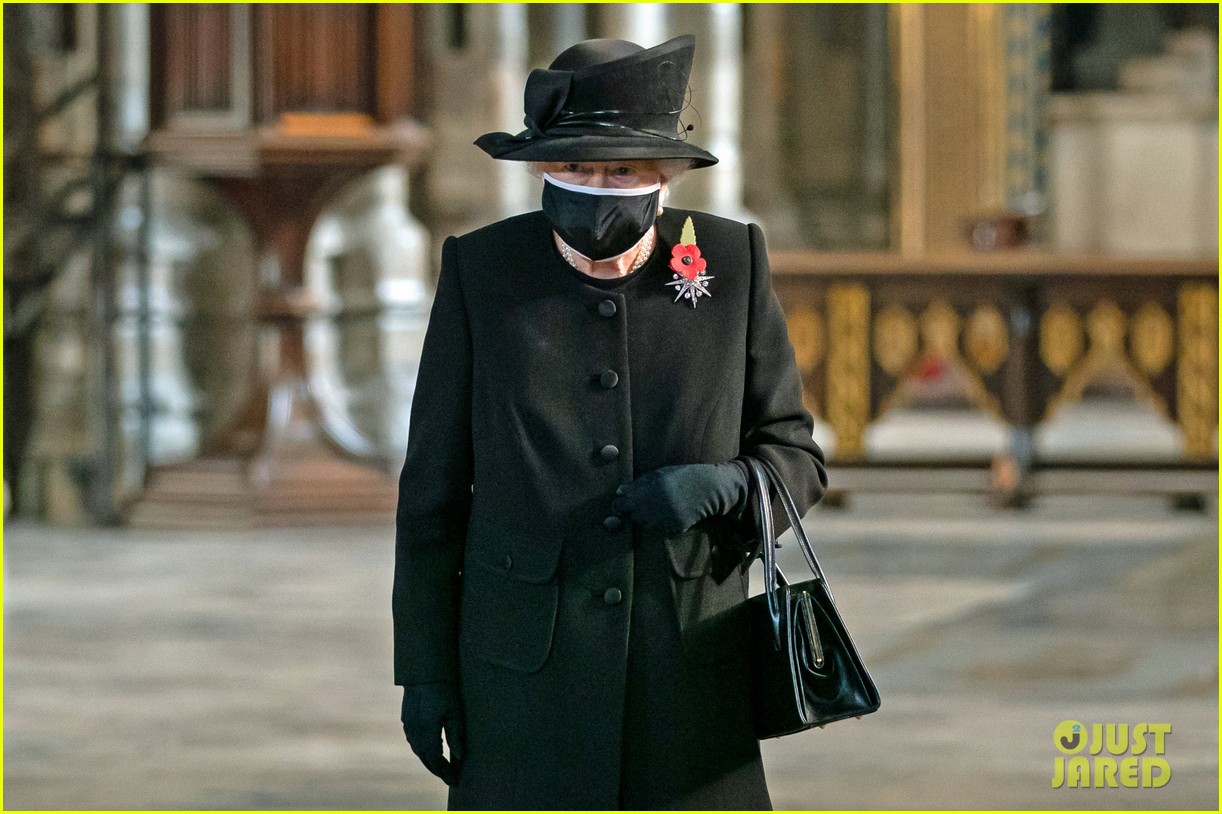 Queen Elizabeth Wears Face Mask for First Time at Remembrance Day Event