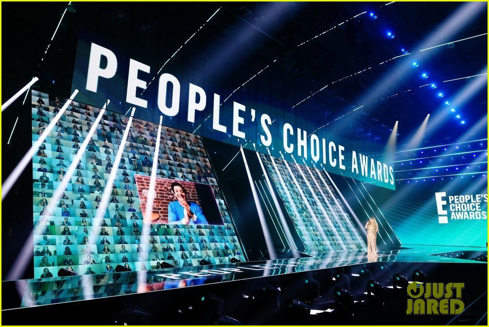 demi lovato every look peoples choice awards 2020 11
