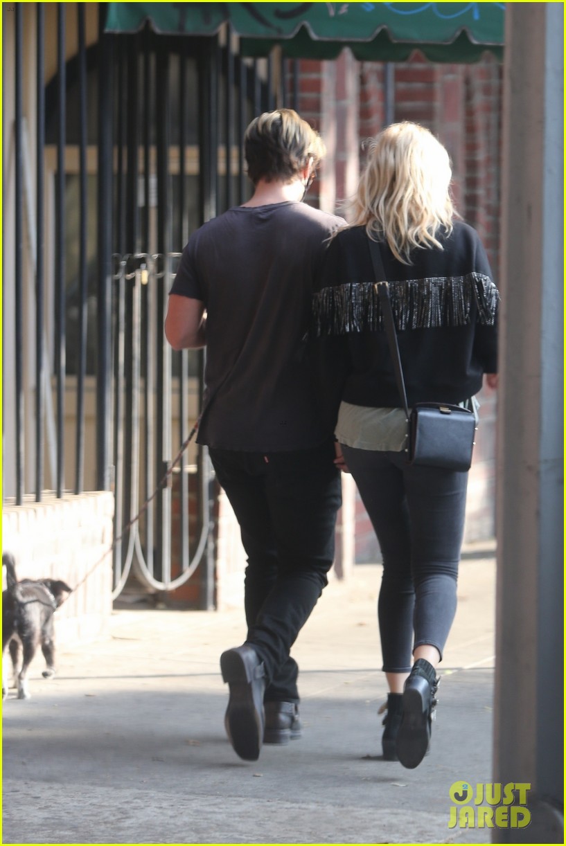 malin akerman jack donnelly lunch makeout pics 044503357