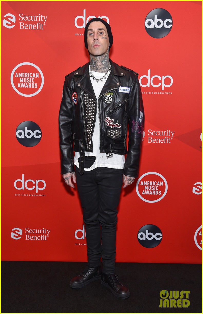 Megan Fox & Machine Gun Kelly Make Red Carpet Debut at American Music ...