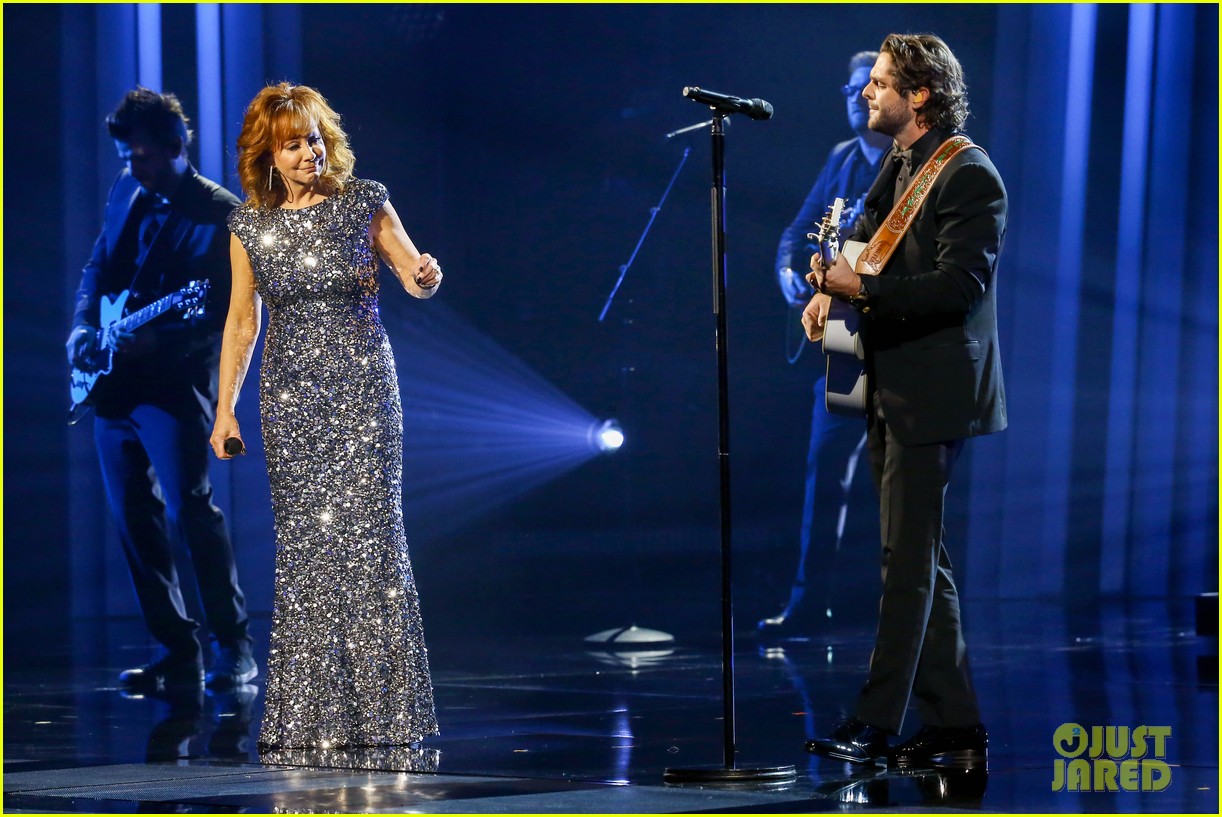 reba mcentire coughed during cma awards 044499957