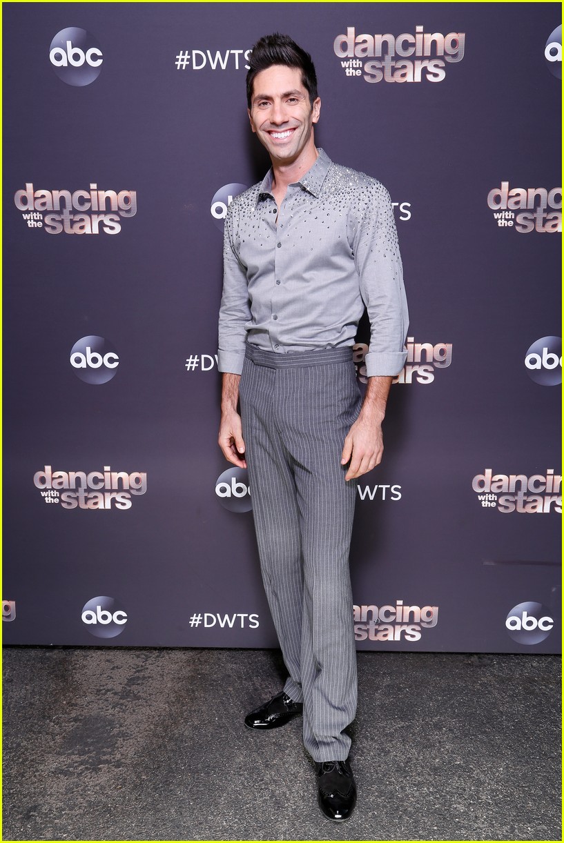 nev schulman shaves chest dancing with the stars 094503220