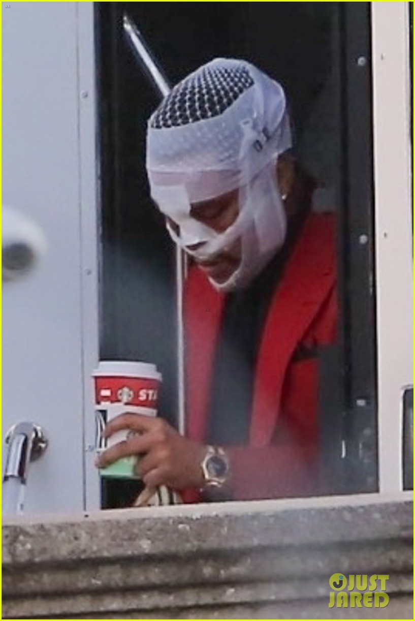 the weeknd head covered with bandages filming new video 054499619