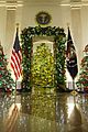 white house christmas 2020 decorations 08