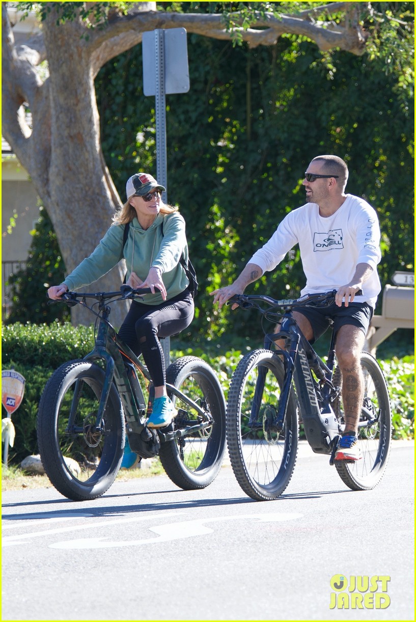 robin wright bike ride with husband 184504880