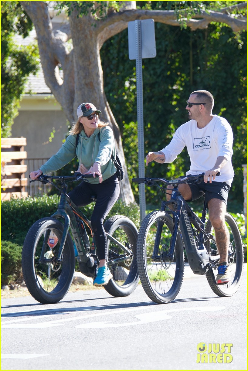 robin wright bike ride with husband 204504882