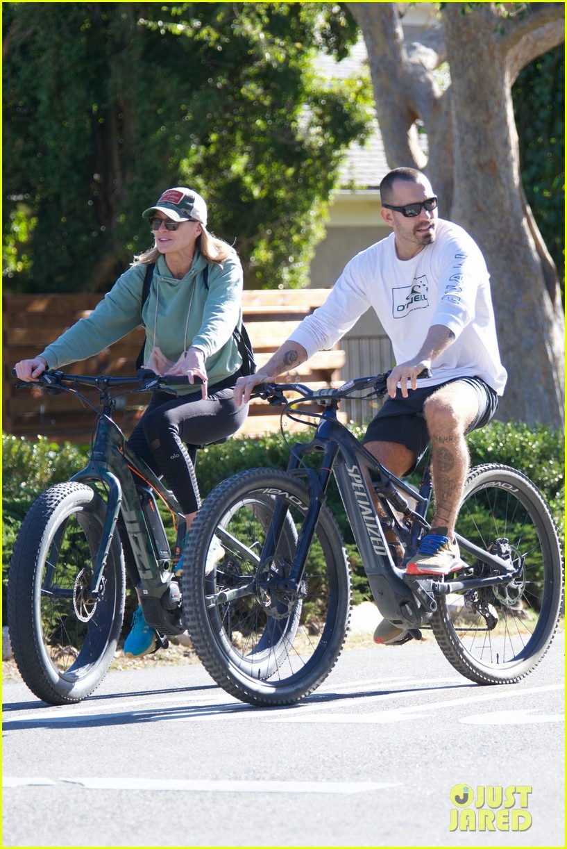 robin wright bike ride with husband 234504885