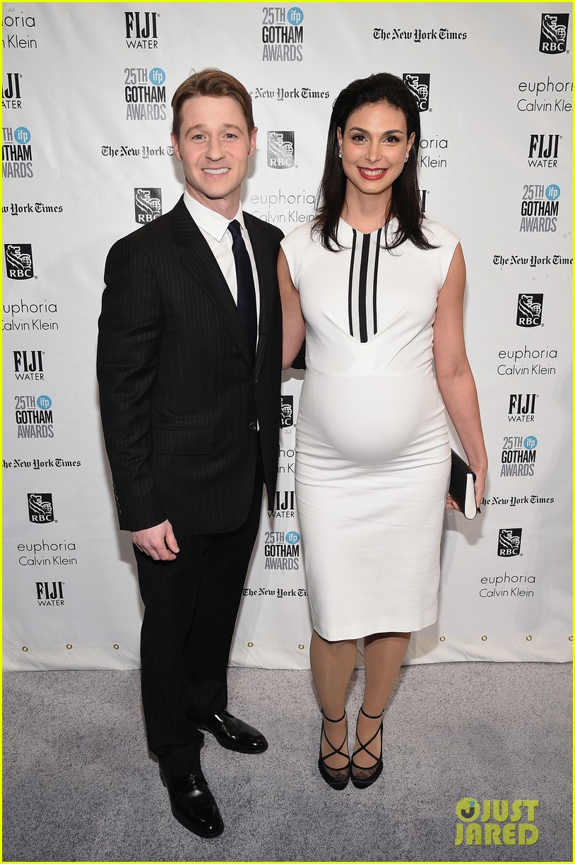 morena baccarin expecting with ben mckenzie 024507897