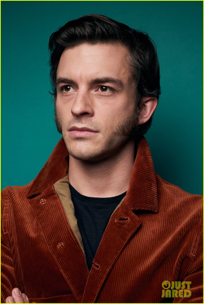jonathan bailey on being gay actor 19