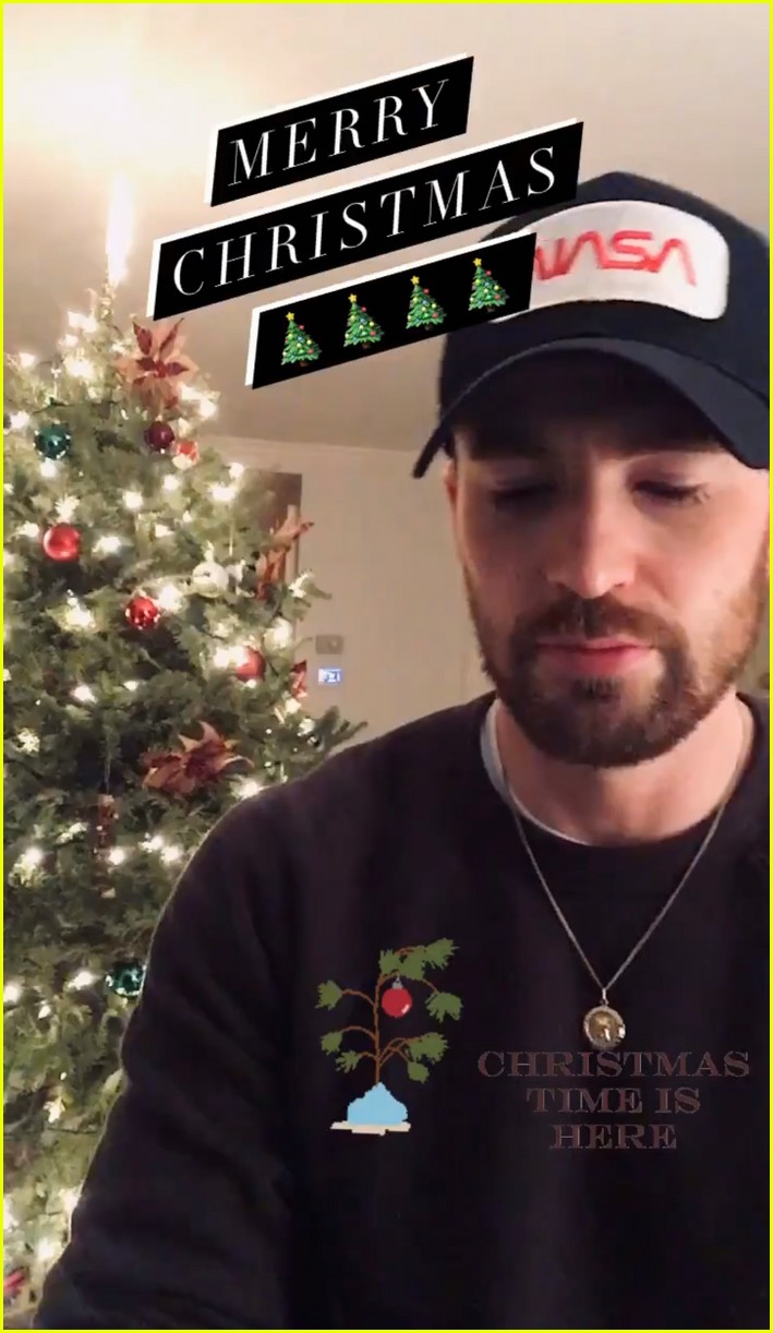 chris evans plays piano in christmas post 014511905