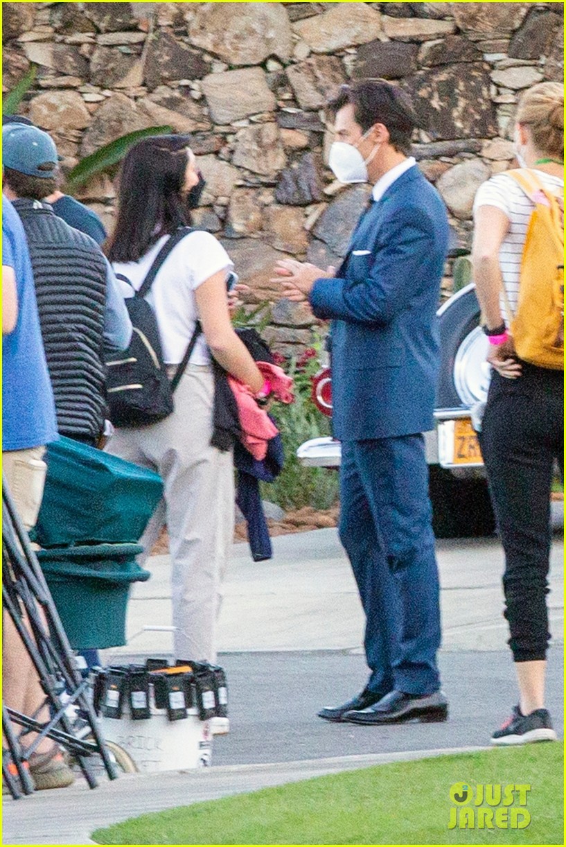 harry styles looks dapper in two suits on dont worry darling set in palm springs 284505100