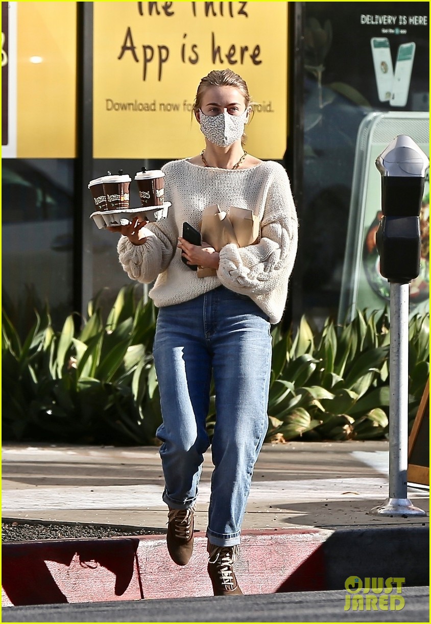 Julianne Hough Picks Up Coffee with Her Mom During Christmas Weekend ...