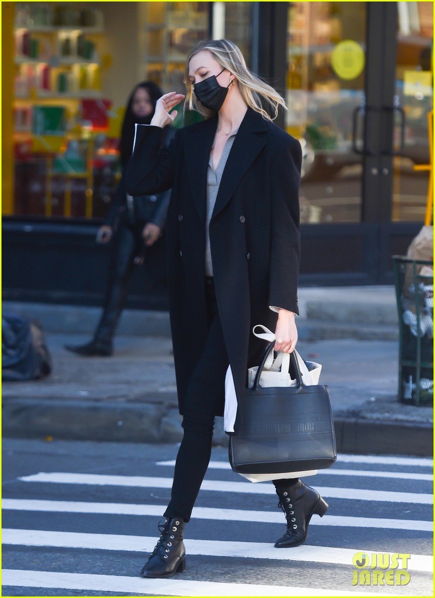 karlie kloss steps out rare appearance after pregnancy confirmation 464507592