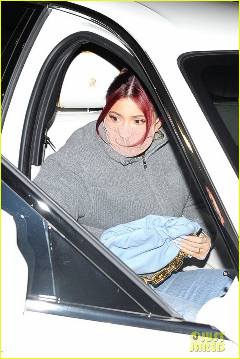 kylie jenner debuts red hair while out christmas shopping 014510160