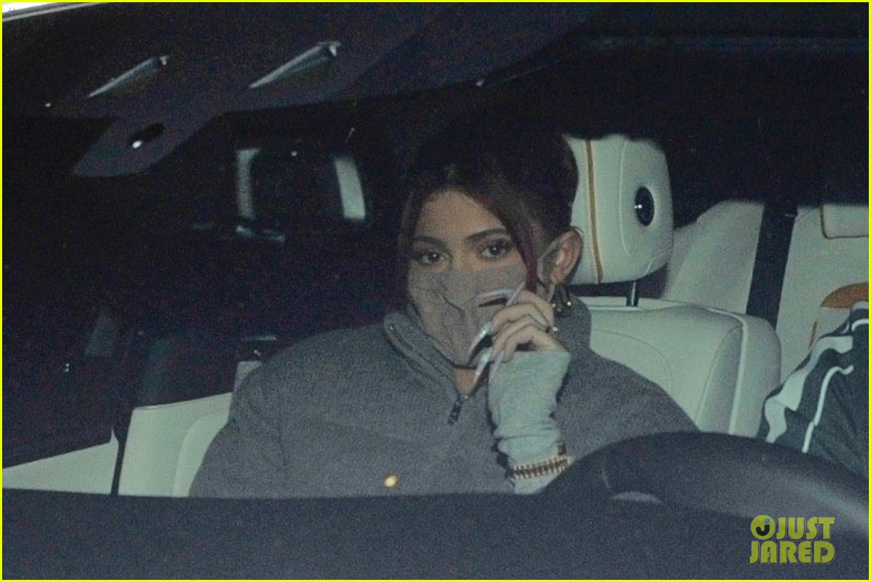 kylie jenner debuts red hair while out christmas shopping 064510165