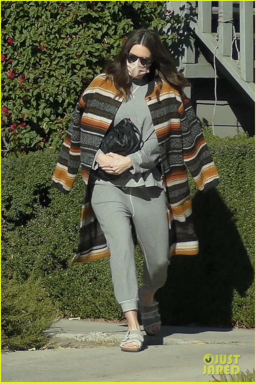 mandy moore covers up baby bump for appointment 134510290