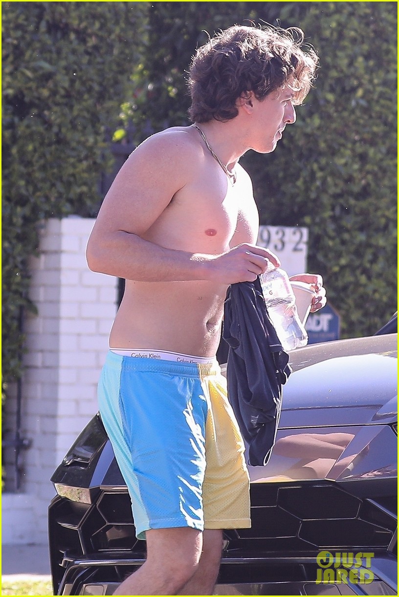 charlie puth shirtless after workout 074507073