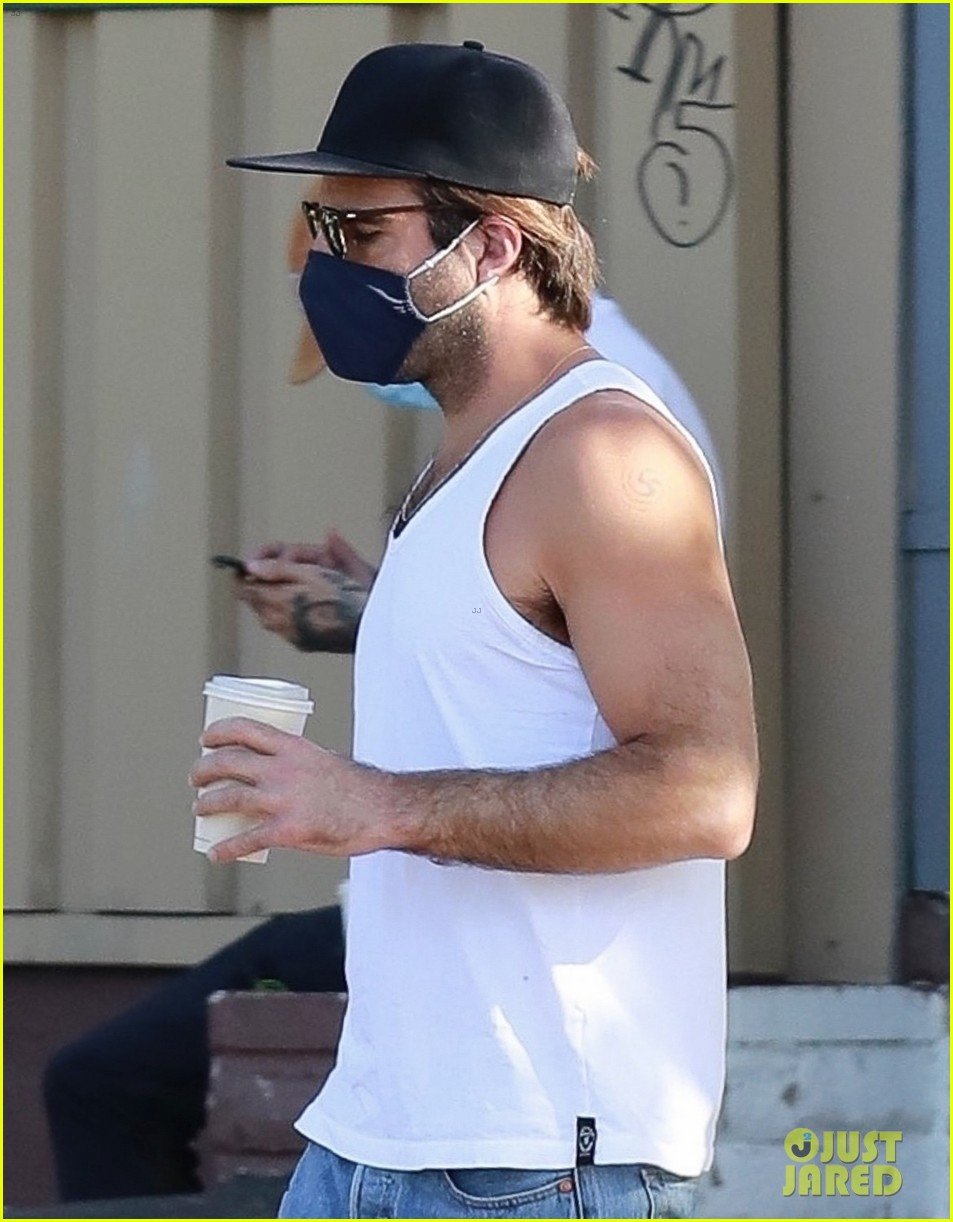 zachary quinto bares some skin on coffee run 054505150