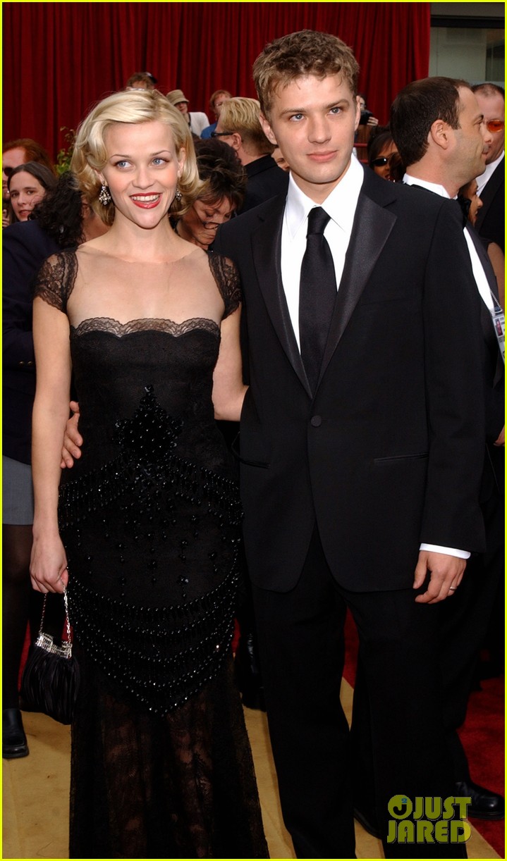 Reese Witherspoon Reflects on Ex Ryan Phillippe's Comment About Money at 2002  Oscars: Photo 4512181 | Reese Witherspoon, Ryan Phillippe Photos | Just  Jared: Entertainment News, image size:719x1222
