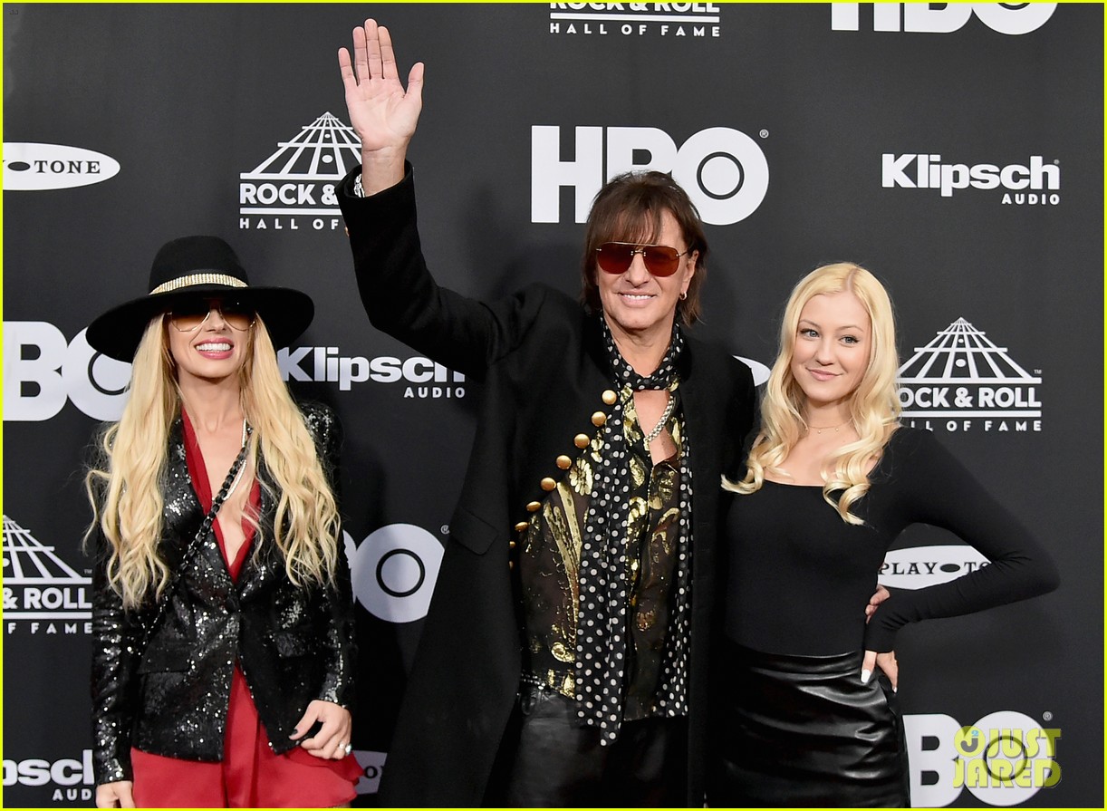 Arnold Schwarzenegger leaves Gold's Gym over their mask policy and more  ICYMI news from June 2020 | Gallery | Wonderwall.com, image size:1222x895