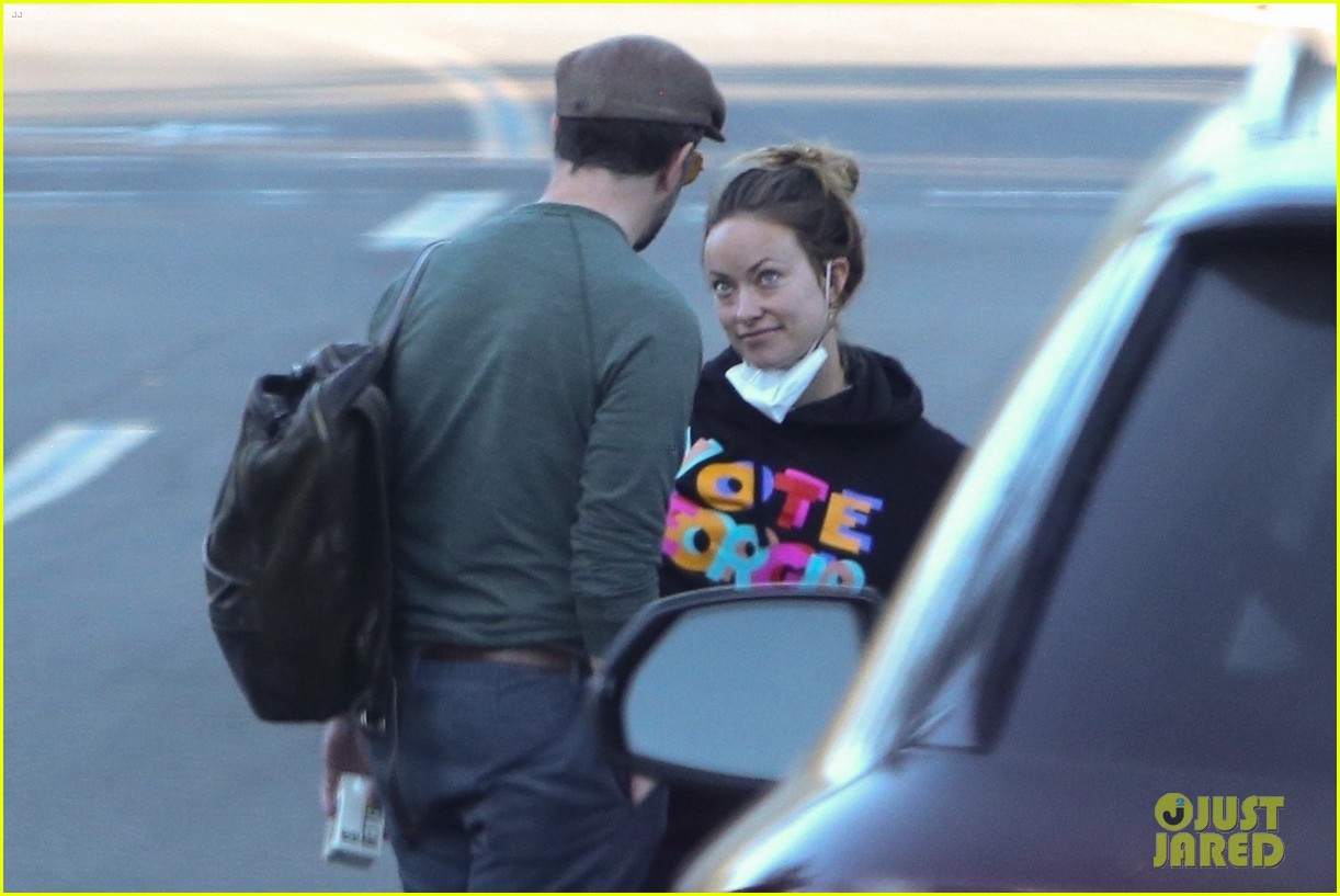olivia wilde jason sudeikis long embrace after spending the day together 15