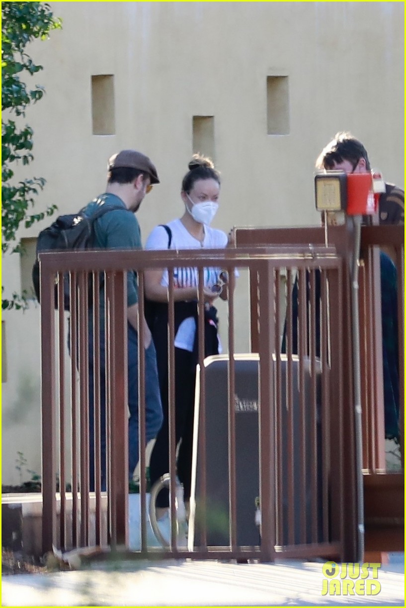 olivia wilde jason sudeikis long embrace after spending the day together 474510925
