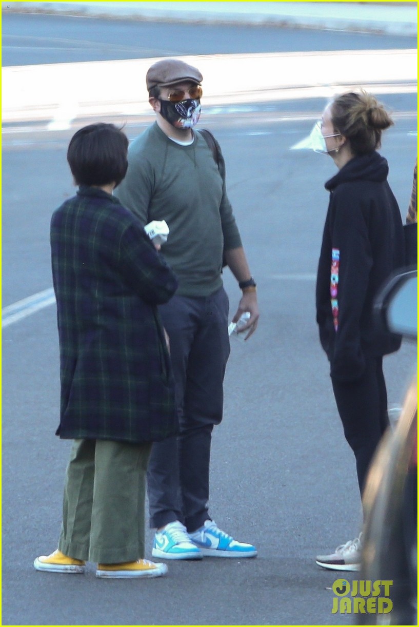 olivia wilde jason sudeikis long embrace after spending the day together 654510943