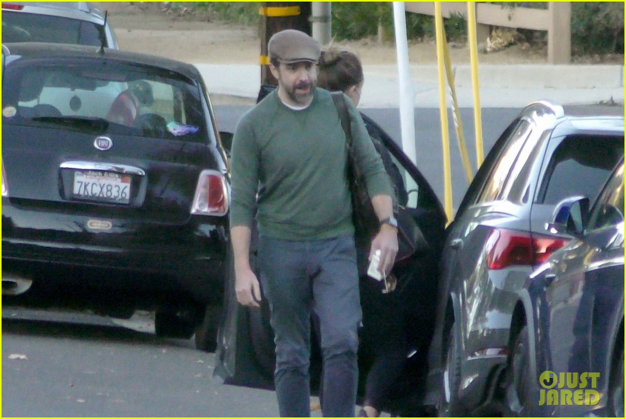 olivia wilde jason sudeikis long embrace after spending the day together 81