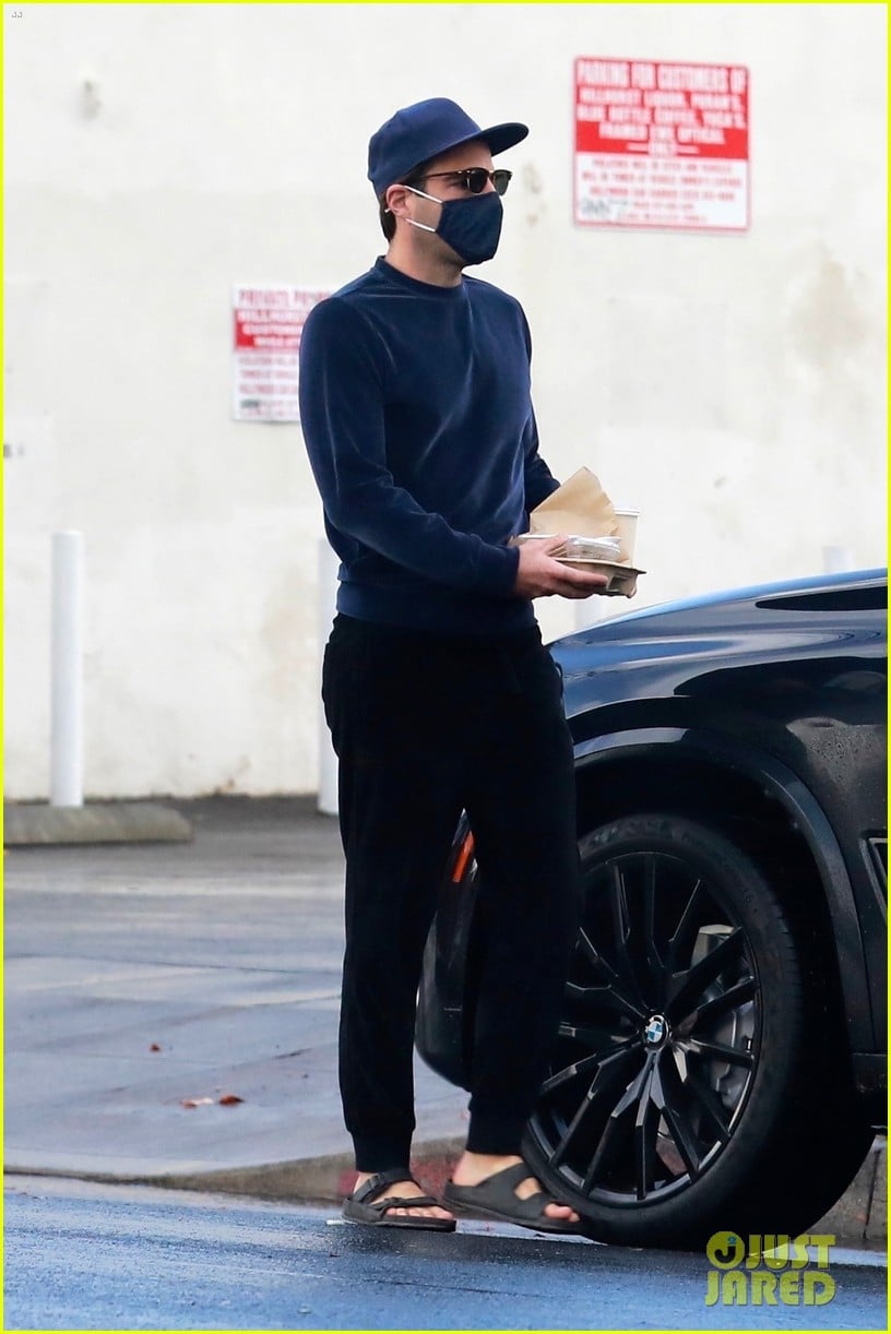 zachary quinto cool in blue picking up breakfast 184512444