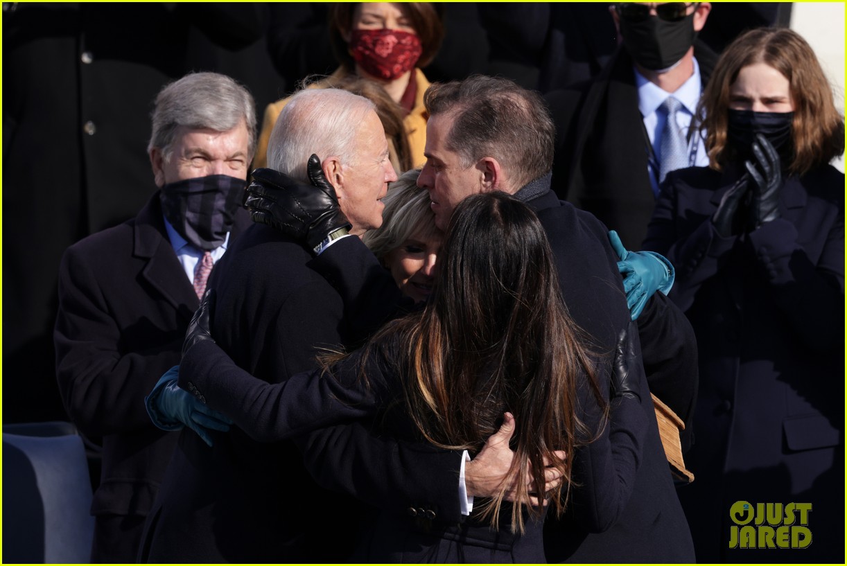President Joe Biden's Kids Ashley & Hunter Hug Him After Swearing In ...
