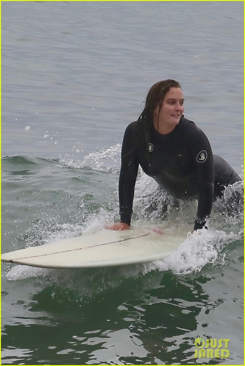 adam brody strips out of wetsuit surfing leighton meester 054520846