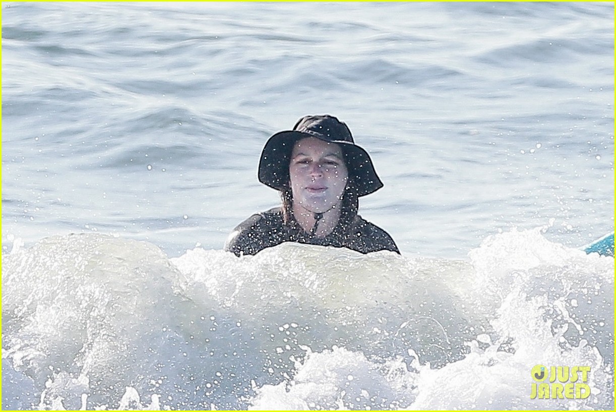 adam brody strips out of wetsuit surfing leighton meester 33