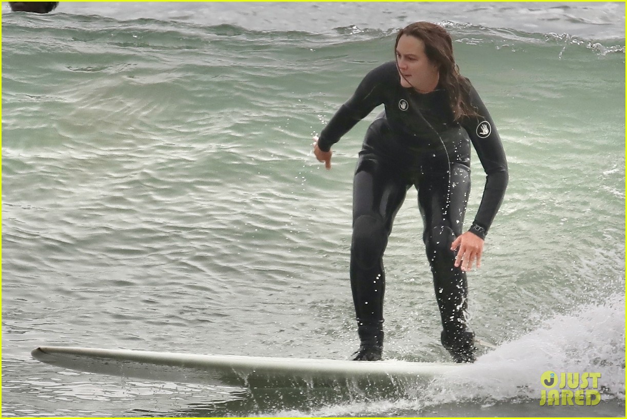 adam brody strips out of wetsuit surfing leighton meester 42