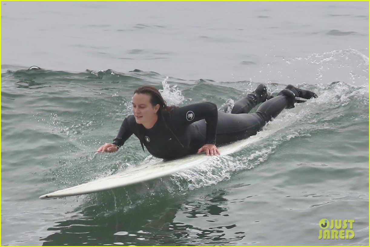 adam brody strips out of wetsuit surfing leighton meester 77