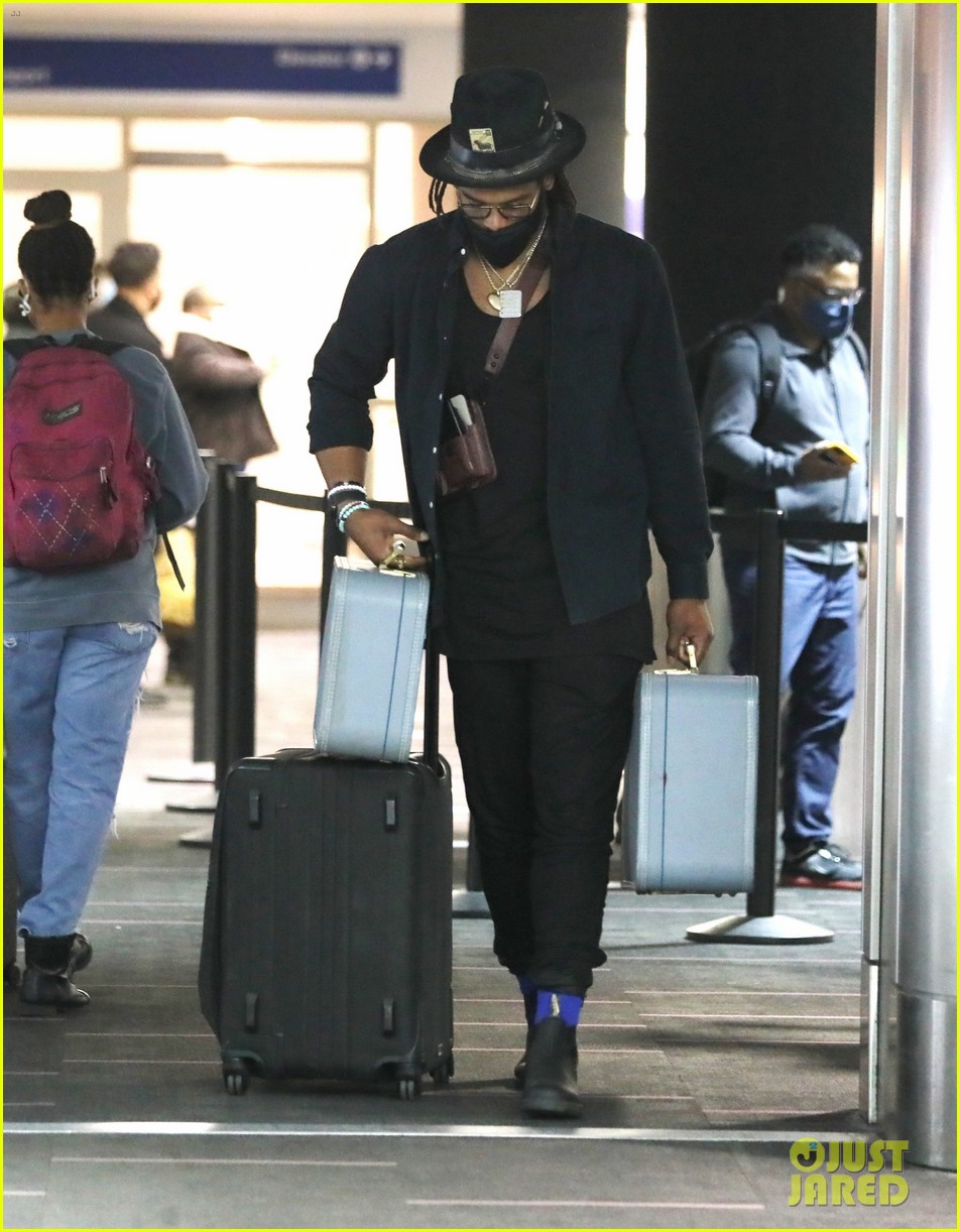 cam newton airport checkin huge muscles 16