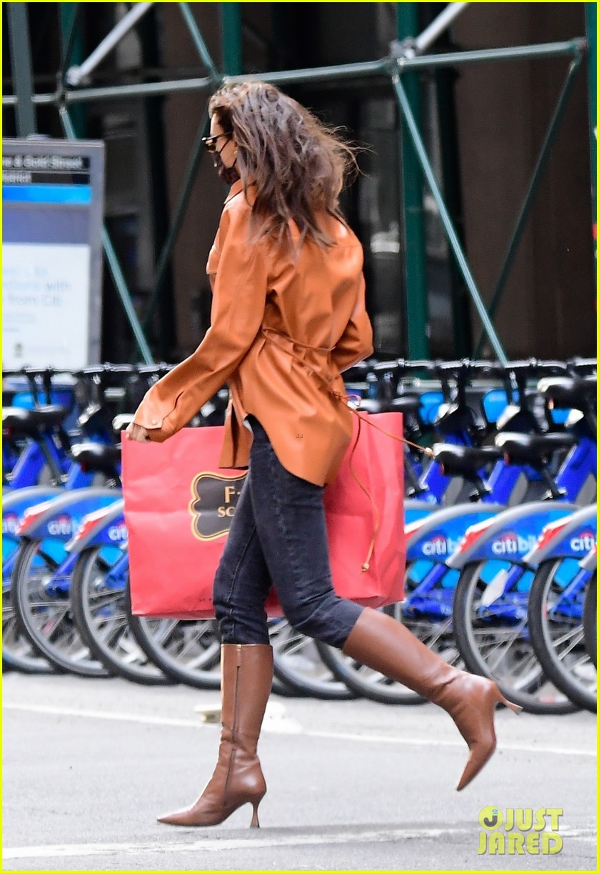 Bradley Cooper & Irina Shayk Spend the Day Together with Their Daughter