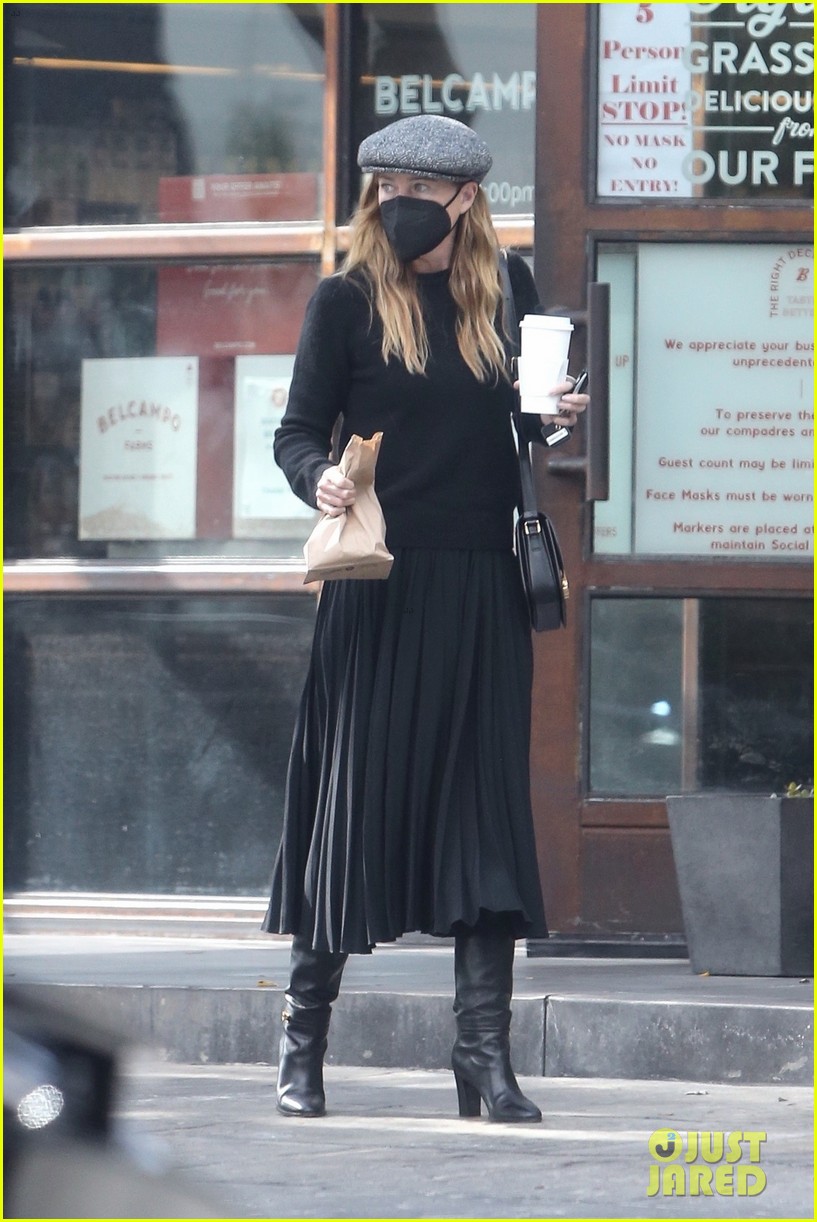 ellen pompeo keeps things casual in all black for lunch outing 034519606