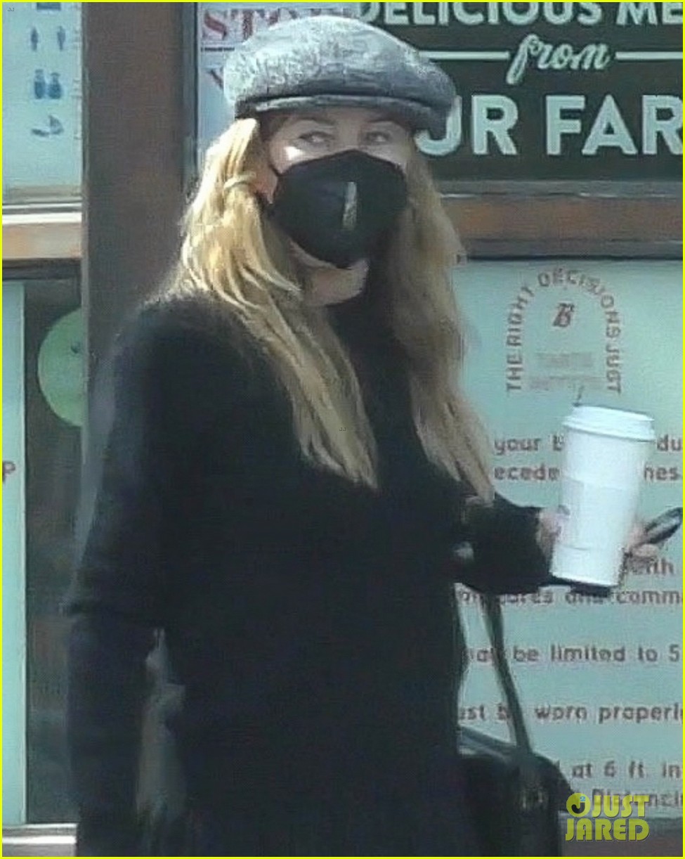 ellen pompeo keeps things casual in all black for lunch outing 044519607