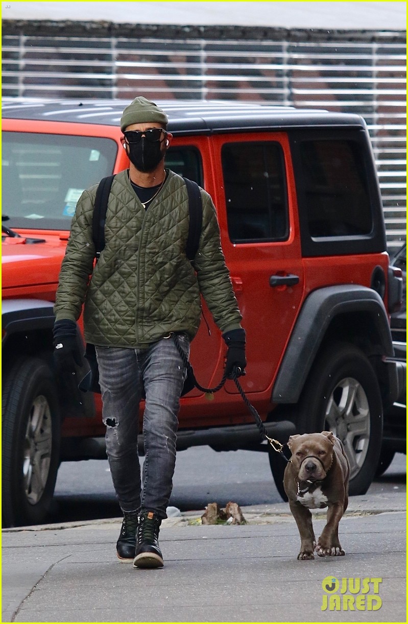 justin theroux stays warm while walking dog kuma in nyc 054518100