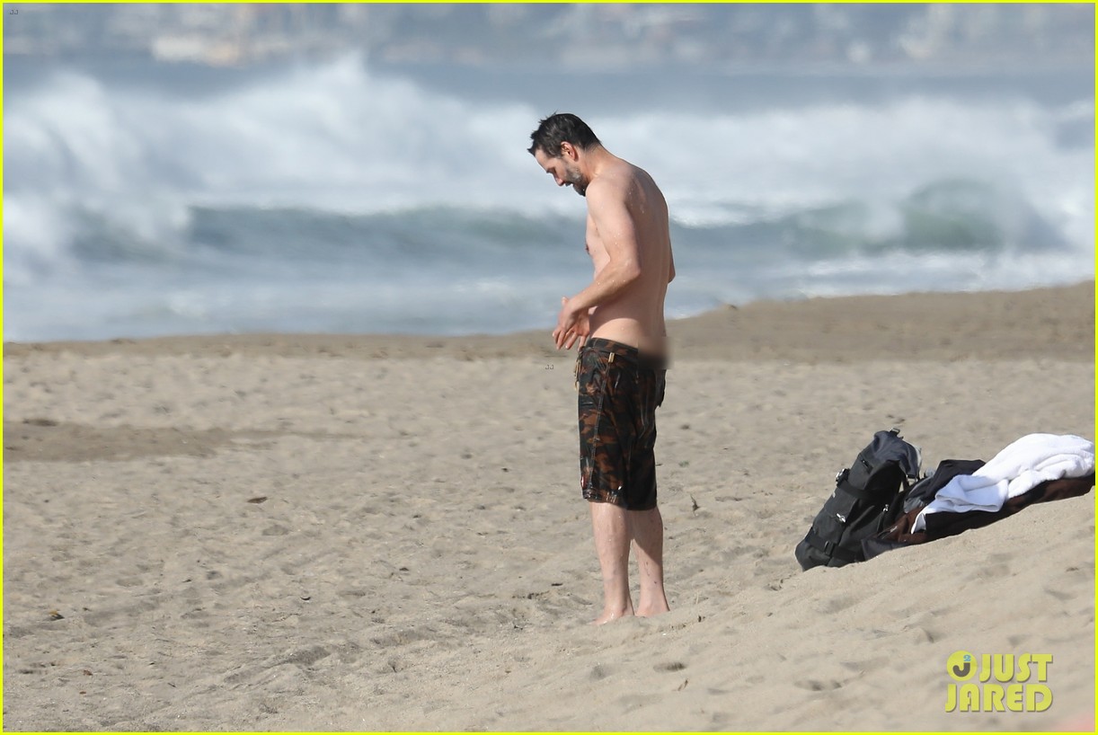 keanu reeves shirtless beach malibu january 2021 41