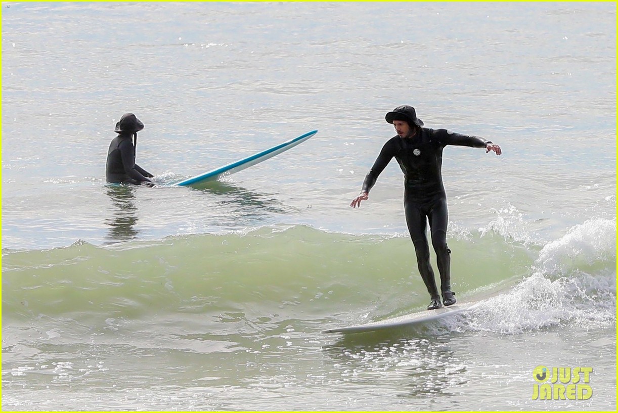 leighton meester adam brody surfing at the beach 01
