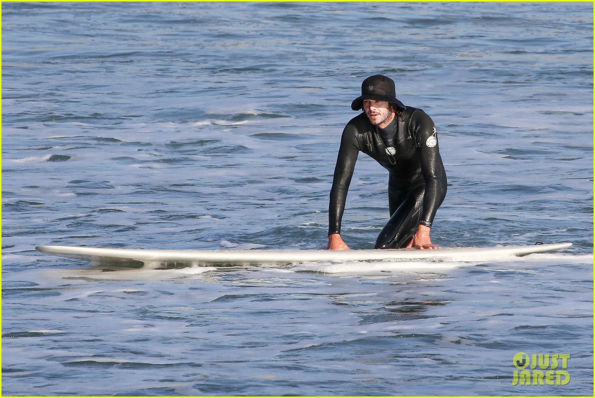 leighton meester adam brody go on a surfing date 624514324